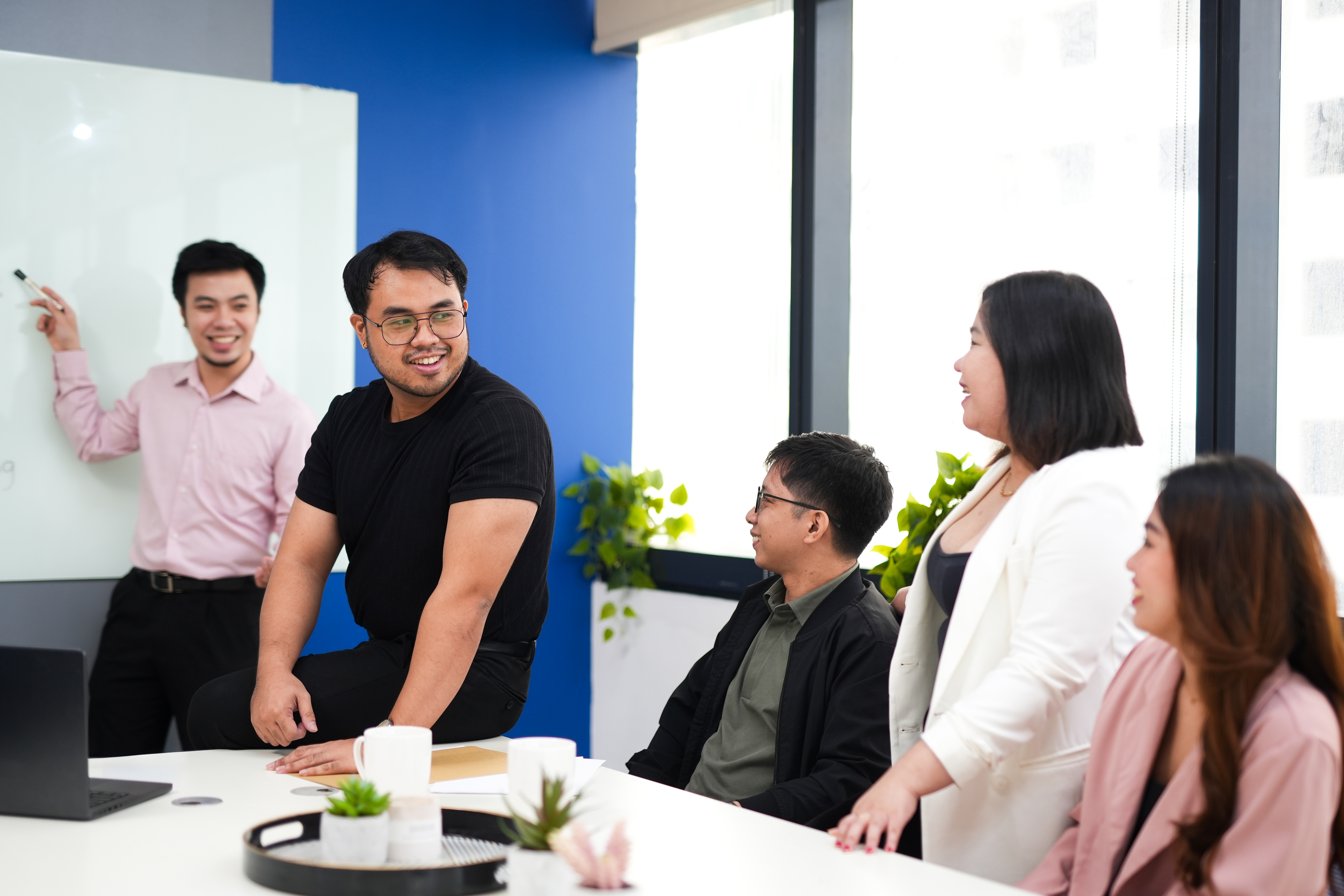 AI recruitment platform team collaborating in modern office meeting to reduce hiring costs and improve talent acquisition efficiency